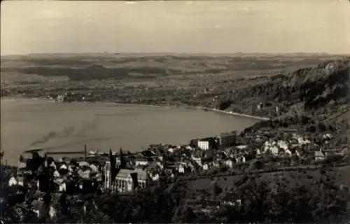 Ak Bregenz am Bodensee Vorarlberg, Landschaft mit See, Stadtansicht, Berge im Hintergrund