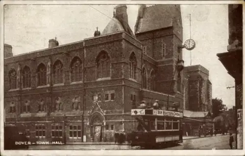 Ak Dover Kent England, Dover Town Hall, Straßenbahn, Uhr,  Architektur
