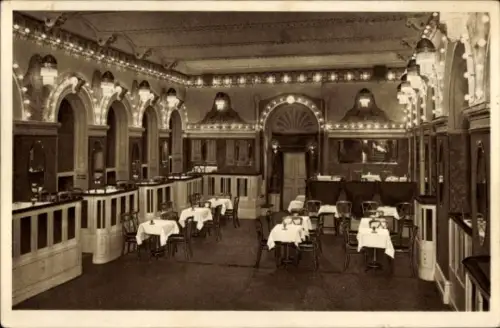 Ak Wien 1 Innere Stadt, Innenansicht eines Kabaretts, Tische mit Stühlen, dekorative Beleuchtung