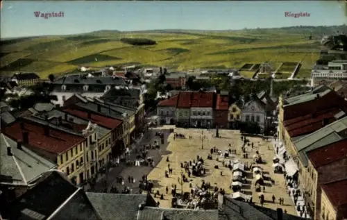 Ak Bílovec Wagstadt Region Mährisch Schlesien,  Ringplatz, Menschenmenge, Gebäude, Felder im Hint