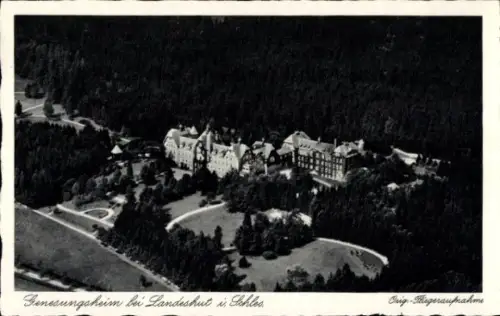 Ak Kamienna Góra Landeshut Riesengebirge Schlesien, Genesungsheim, Luftaufnahme