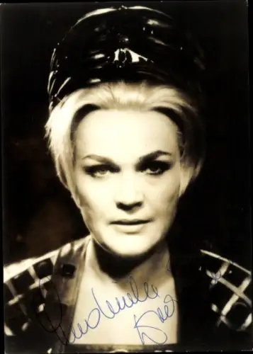Foto Opernsängerin Ludmila Dvorakova, Ortrud, Bayreuther Festspiele, Portrait, Autogramm