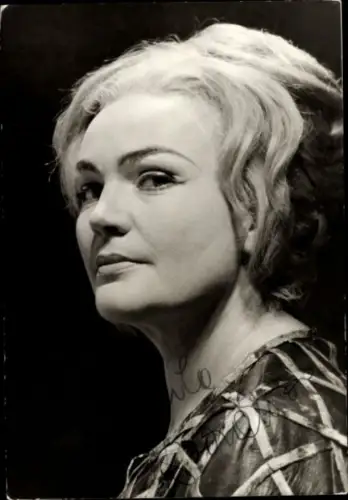 Foto Opernsängerin Ludmila Dvorakova, Gutrune, Bayreuther Festspiele, Portrait, Autogramm