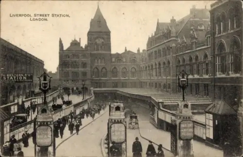 PC London City, England, Liverpool Street Station