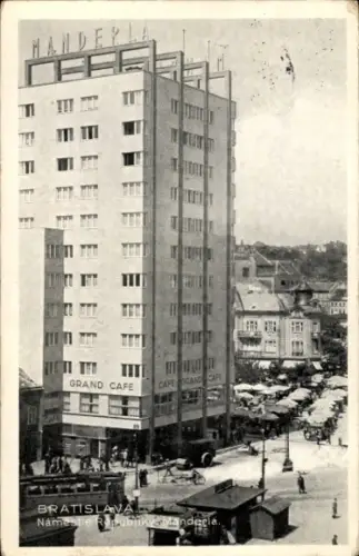 Ak Pressburg Bratislava Slowakei , Grand Cafe,  Námestie Republiky, Manderla,  