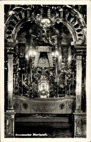Ak Mariazell Steiermark, Gnadenaltar,  Kerzen, religiöse Symbole