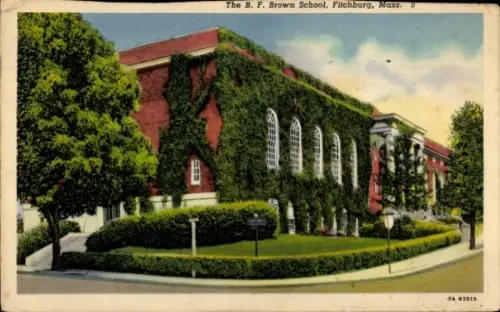 Ak Fitchburg Massachusetts USA, B. F. Brown School,  grüne Fassade, 