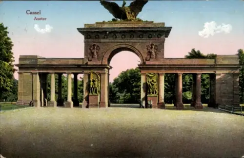Ak Cassel Kassel in Hessen, Bogen mit Adler, Säulen, Statuen, Schriftzug  Auctor