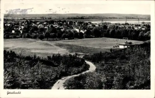 Ak Geesthacht an der Elbe, Gesamtansicht, Fußballplatz