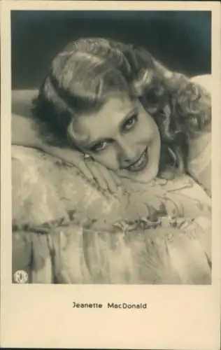 Ak Schauspielerin Jeanette MacDonald, Portrait, liegend