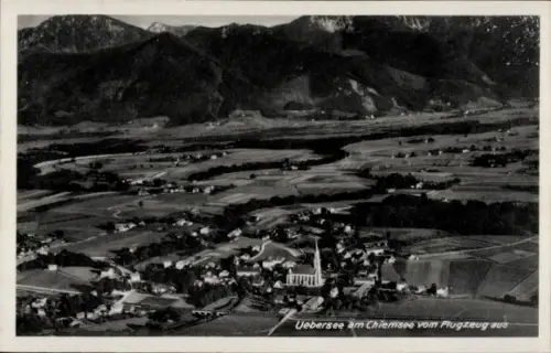 Ak Übersee am Chiemsee, Übersee am Chiemsee vom Flugzeug aus