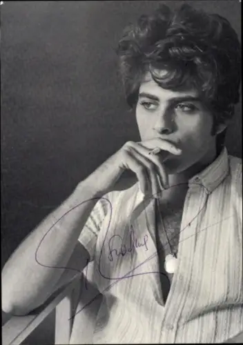 Autogrammkarte Sänger Ricky Shayne, Portrait mit Zigarette, Autogramm