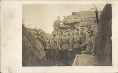 Foto Ak Deutsche Soldaten in Uniformen, Gruppenfoto, I. WK