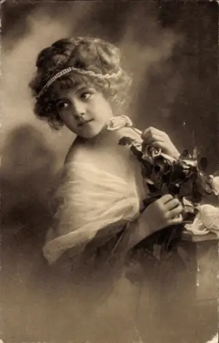 Ak Mädchen mit Rosen, Portrait