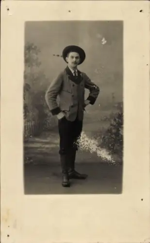 Foto Ak Mann in Tracht, Portrait