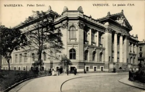 Ak Warszawa Warschau Polen, Palast der Künste, Menschen auf der Straße, Bäume