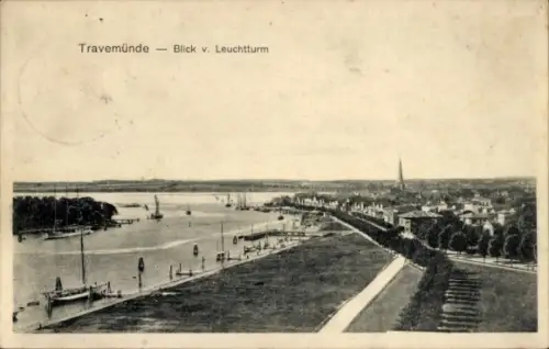 Ak Ostseebad Travemünde Lübeck,  Blick vom Leuchtturm, Hafenansicht, Schiffe, Landschaft