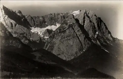 Ak Partenkirchen in Oberbayern, Berglandschaft, Waxenstein, Zugspitze, Fernaufnahme, Partenkirche