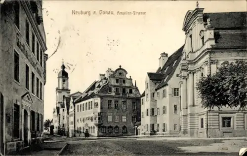 Ak Neuburg an der Donau Oberbayern,  Amallen-Strasse,  Gebäude, Straßenansicht