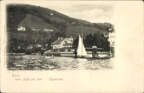 Ak Tegernsee in Oberbayern, Café am See,  Segelboot, Berge, Wasser
