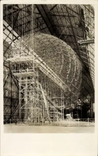 Ak Luftschiff LZ129 in Bau, Zeppelin, Halle