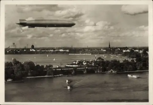 Ak Hamburg, Luftschiff Graf Zeppelin über der Stadt, LZ 127