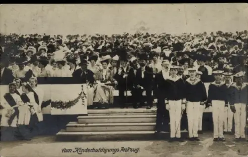 Ak Kinderhuldigungs-Festzug, Österreichische Marinesoldaten in Uniformen