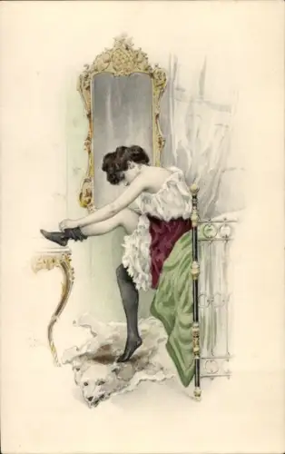 Künstler Ak Frau in Unterwäsche zieht sich Strümpfe an, Bärenfell