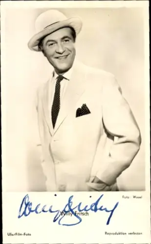 Ak Schauspieler Willy Fritsch, Portrait im Anzug mit Hut, Autogramm