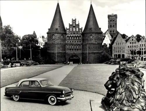 Foto Hansestadt Lübeck, Platz, Auto Opel Kapitän