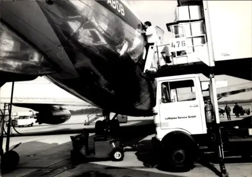 Foto Flugzeug, Zivilflugzeug, LKW, Lufthansa Service