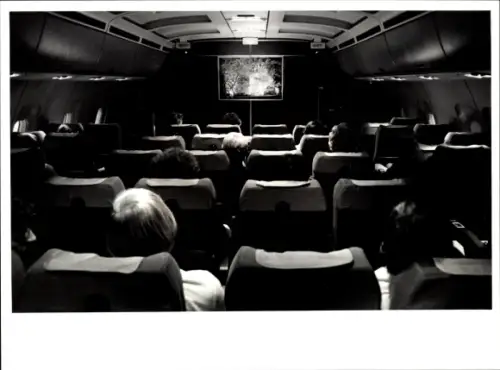 Foto Deutsches Passagierflugzeug, Airbus A300 B4, Bordkino, Lufthansa