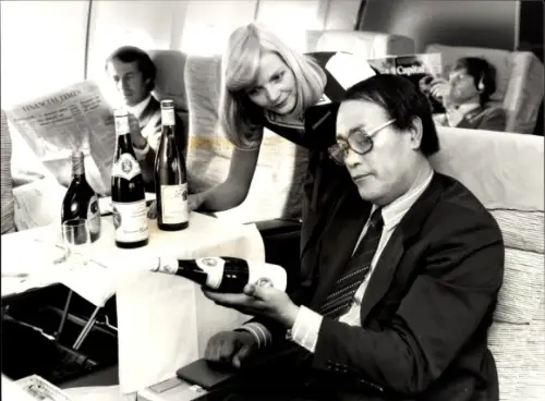 Foto Deutsches Passagierflugzeug, Lufthansa DC-10, Getränke-Service