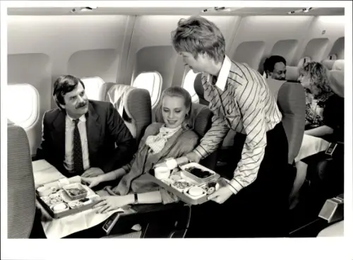 Foto Deutsches Passagierflugzeug, Airbus A300-600, Lufthansa, Business Class