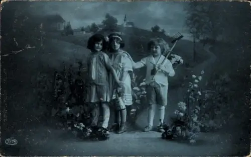 Ak Kinder mit Gießkanne und Rechen im Garten, Portrait