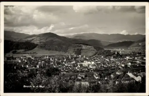 Ak Bruck an der Mur Steiermark, Blick auf  Berge im Hintergrund, 