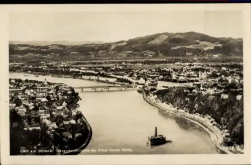 Ak Linz an der Donau Oberösterreich, Luftaufnahme von  Donau, Franz Joseph Warte, Schiffe