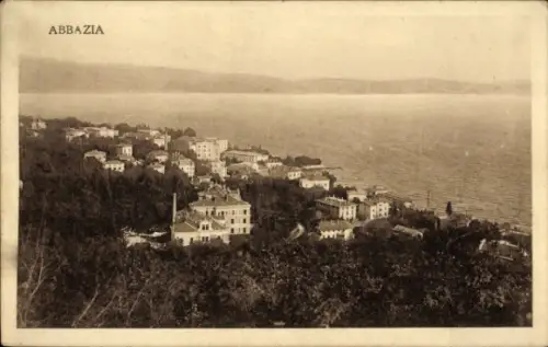 Ak Opatija Abbazia Kroatien, Ansicht von  Küstenlandschaft, Häuser, Wasser