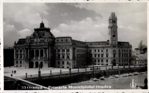 Ak Oradea Großwardein Nagyvárad Rumänien,  von  Primăria Municipiului  schwarz-weiß,  Architektur