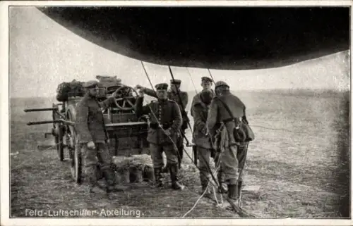 Ak Deutsche Soldaten in Uniformen, Feld-Luftschiff-Abteilung