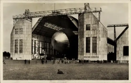 Ak Friedrichshafen am Bodensee, Graf Zeppelin LZ 127 in der Luftschiffwerft, startbereit