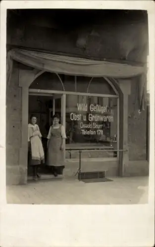 Foto Ak Geschäft, Wild, Geflügel, Obst und Grünwaren, Oswald Beyer