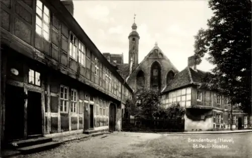 Ak Brandenburg an der Havel, St. Pauli Kloster, Fachwerkhaus