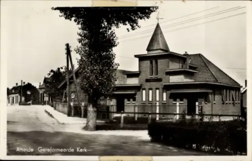 Ak Ameide Zederik Utrecht, Ameide Gereformeerde Kerk, Gebäude, Straße, Bäume