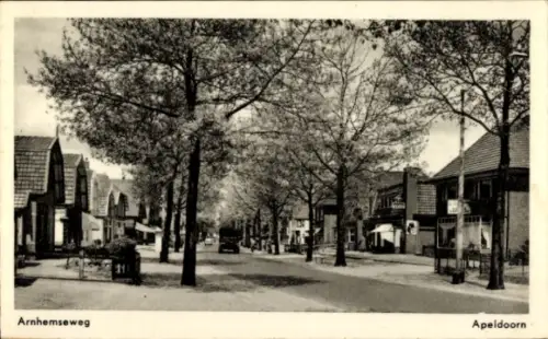 Ak Apeldoorn Gelderland , Arnhemseweg, Bäume, Häuser, Straße, 