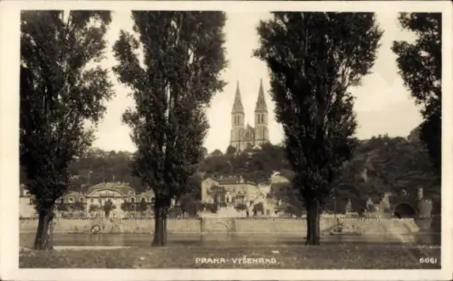 Ak Praha Prag Tschechien, PRAHA-VYŠEHRAD, Bäume, Gebäude, Fluss, Türme