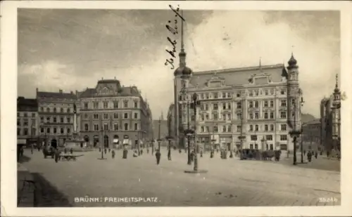 Ak Brno Brünn Südmähren, Freiheitsplatz, Jakub Kirche, Menschen, 