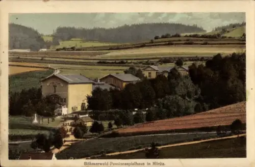 Ak Hořice na Šumavě Höritz Südböhmen, Böhmerwald-Passionsspielhaus, Landschaft, Bäume, Felder