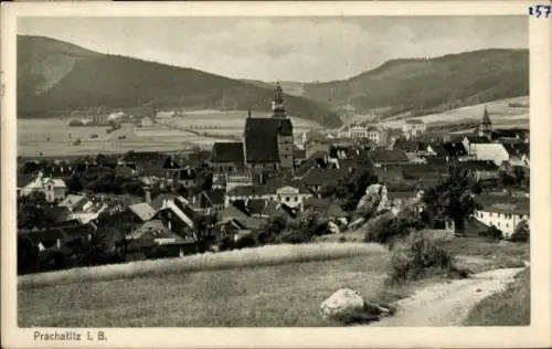 Ak Prachatice Prachatitz Südböhmen, Stadtansicht, Kirche, Hügel, Landschaft, Prachatitz i. B.