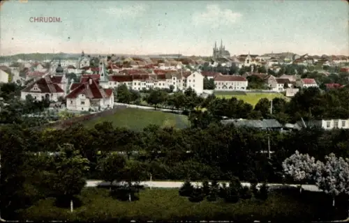 Ak Chrudim Region Pardubice, Stadtansicht,  Häuser, Bäume, Kirche